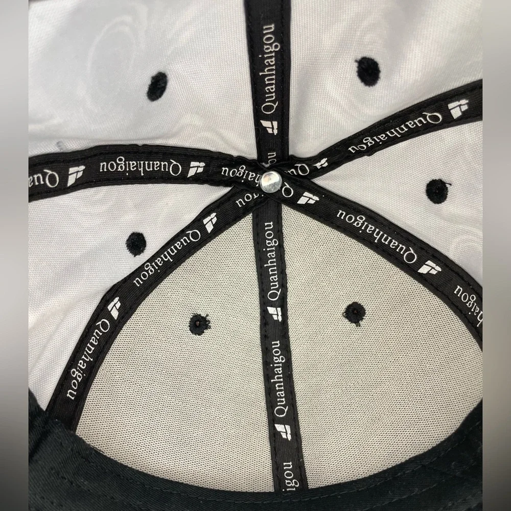 Quanhaigou Black Rose Snap Back Hat